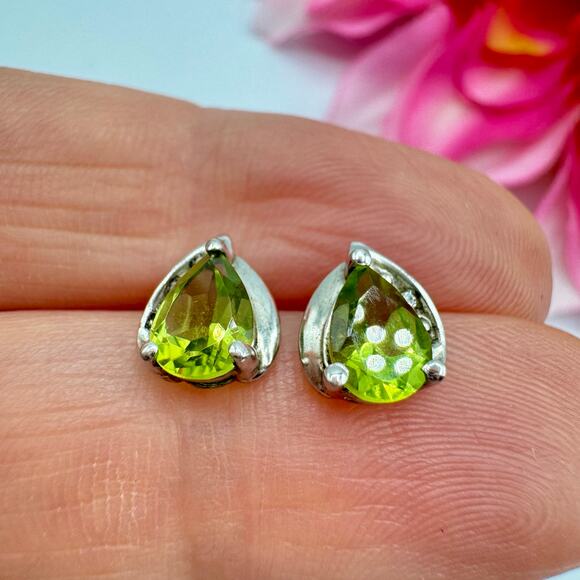 Vintage Green Peridot? CZ Stud Earrings 925 Sterling Silver Teardrop Leaf Tested - Picture 5 of 14